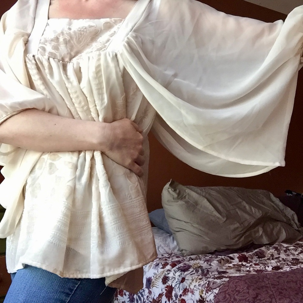 Angelic Top - Picture 5 of 13